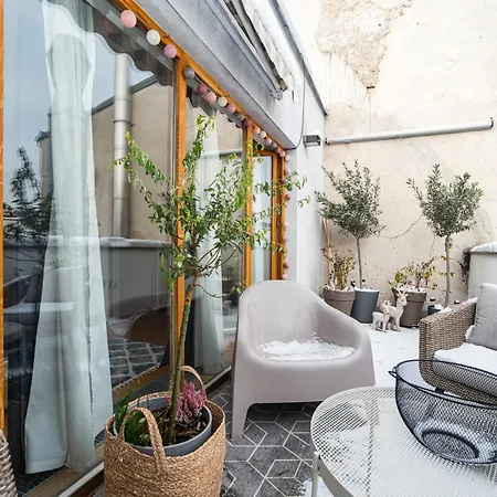 Lavish And Chic Duplex Appartement Prague