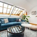 Lavish And Chic Duplex 아파트