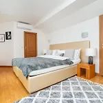 Lavish And Chic Duplex 아파트