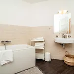 Lavish And Chic Duplex 아파트 프라하