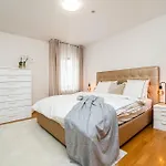 Lavish And Chic Duplex 아파트