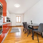 아파트 Lavish And Chic Duplex 프라하