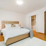 Lavish And Chic Duplex 아파트