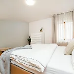 Lavish And Chic Duplex 프라하