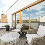 아파트 Lavish And Chic Duplex *
