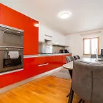 Lavish And Chic Duplex 아파트 *
