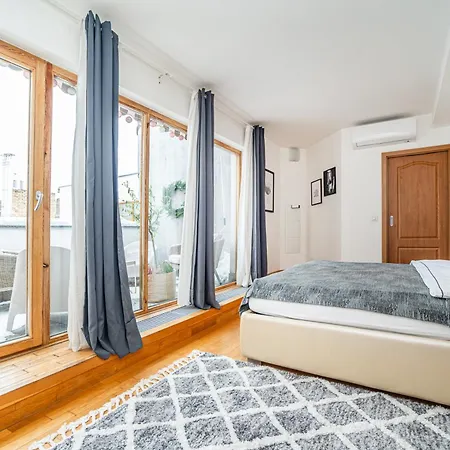 Lavish And Chic Duplex Апартаменты Прага