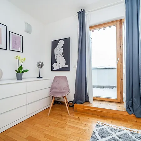 Lavish And Chic Duplex Апартаменты