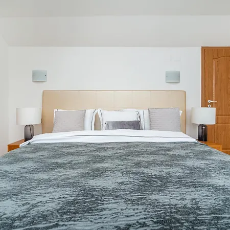 Апартаменты Lavish And Chic Duplex Прага