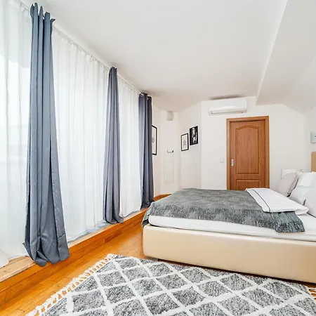 Lavish And Chic Duplex Praga