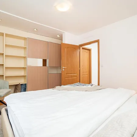 Lavish And Chic Duplex 아파트 *