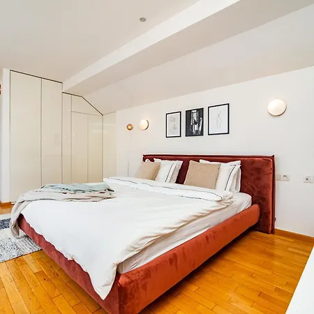 Апартаменты Lavish And Chic Duplex Прага