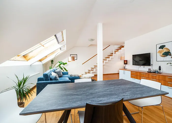 شقة Lavish And Chic Duplex