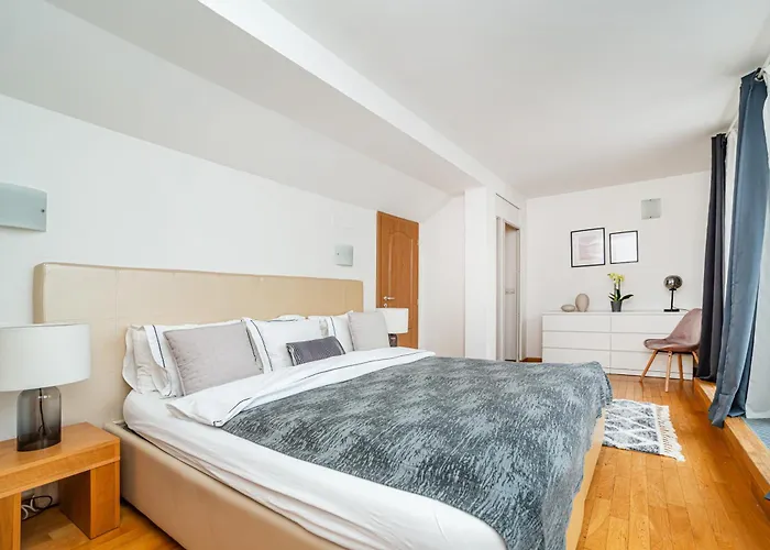 Lavish And Chic Duplex Appartement *