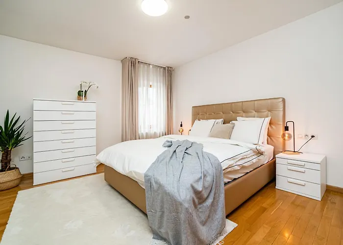Lavish And Chic Duplex Appartement