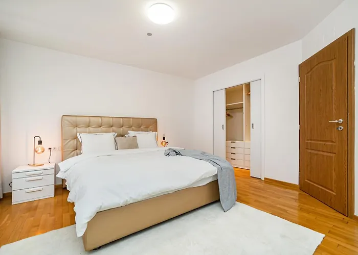 Lavish And Chic Duplex Appartement