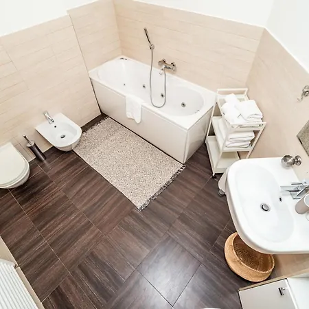 Lavish And Chic Duplex * プラハ