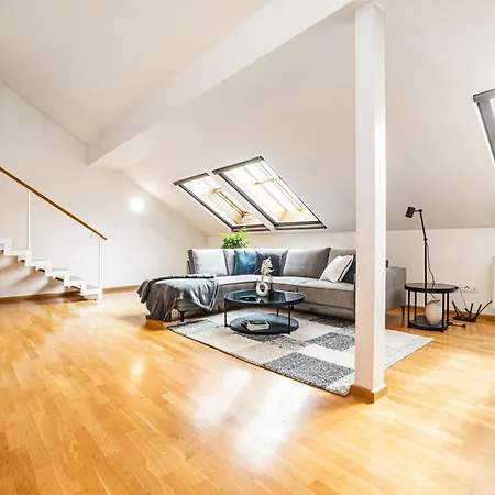 Lavish And Chic Duplex 프라하