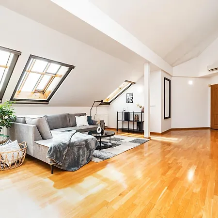 Apartament Lavish And Chic Duplex Praga