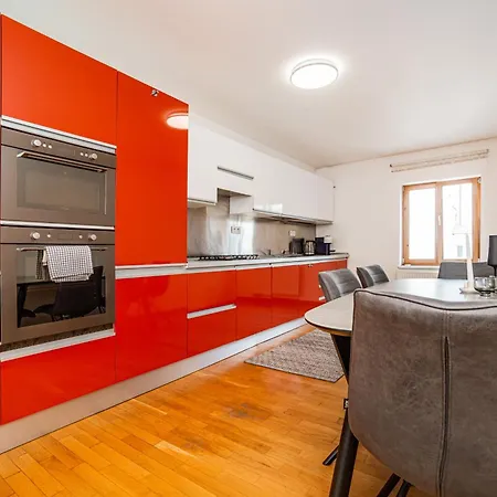 Lavish And Chic Duplex Apartament *