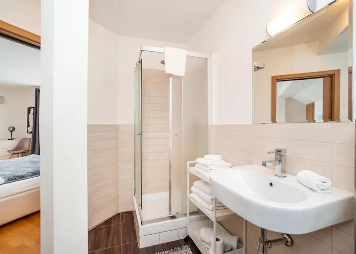 Lavish And Chic Duplex 아파트 *
