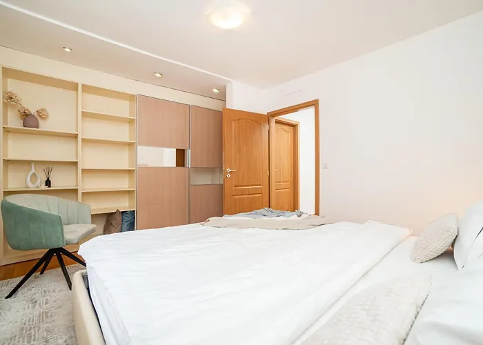 Lavish And Chic Duplex 아파트 *